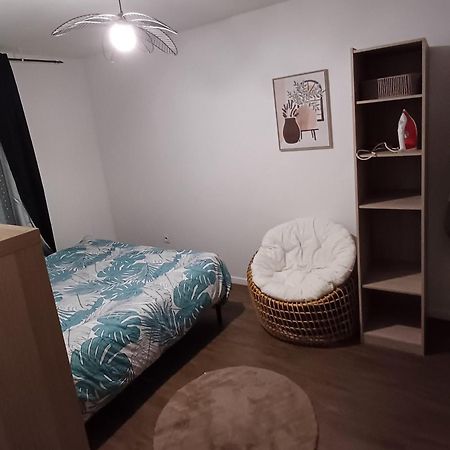 Apparemment Cosy Avec Parking Exterieur Gratuit Apartman Aulnay-sous-Bois Kültér fotó