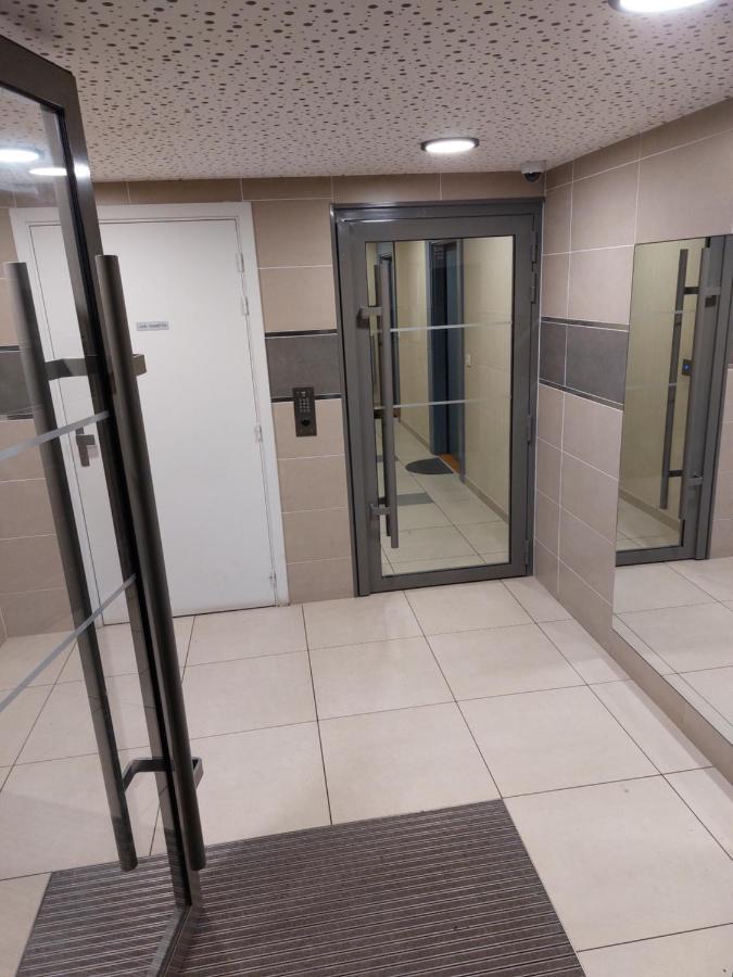 Apparemment Cosy Avec Parking Exterieur Gratuit Apartman Aulnay-sous-Bois Kültér fotó