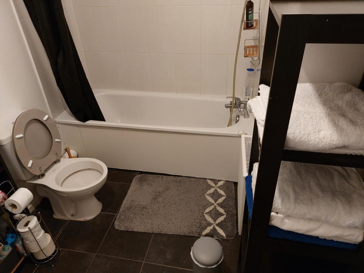 Apparemment Cosy Avec Parking Exterieur Gratuit Apartman Aulnay-sous-Bois Kültér fotó